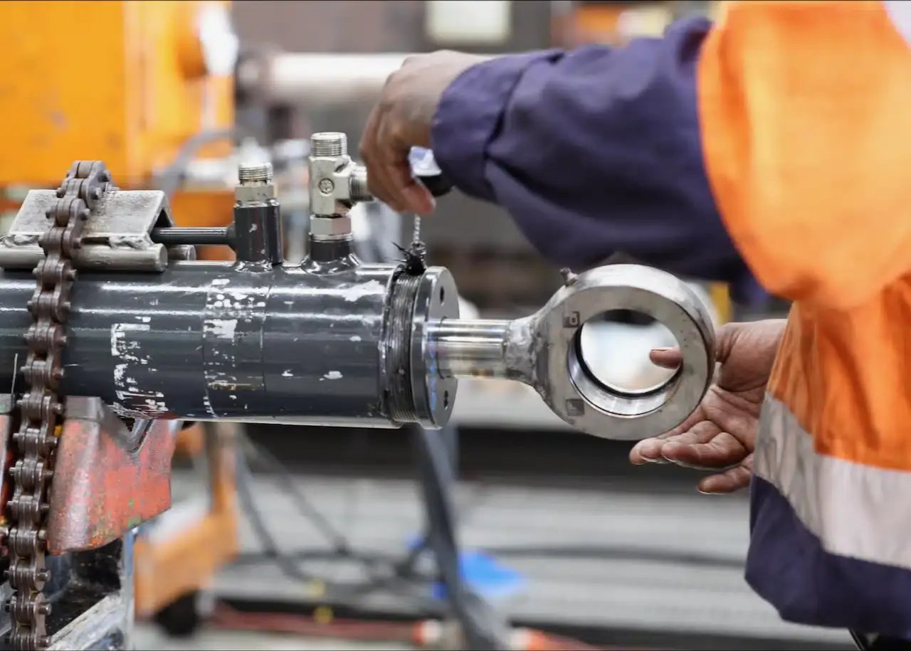 berendsen-sydney-hydraulic-cylinder-repair-reassembly-4.jpeg